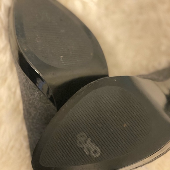 Nine West Flannel Gray Heels; Size 9 - Picture 2 of 8